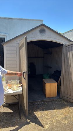 Outdoor storage shed