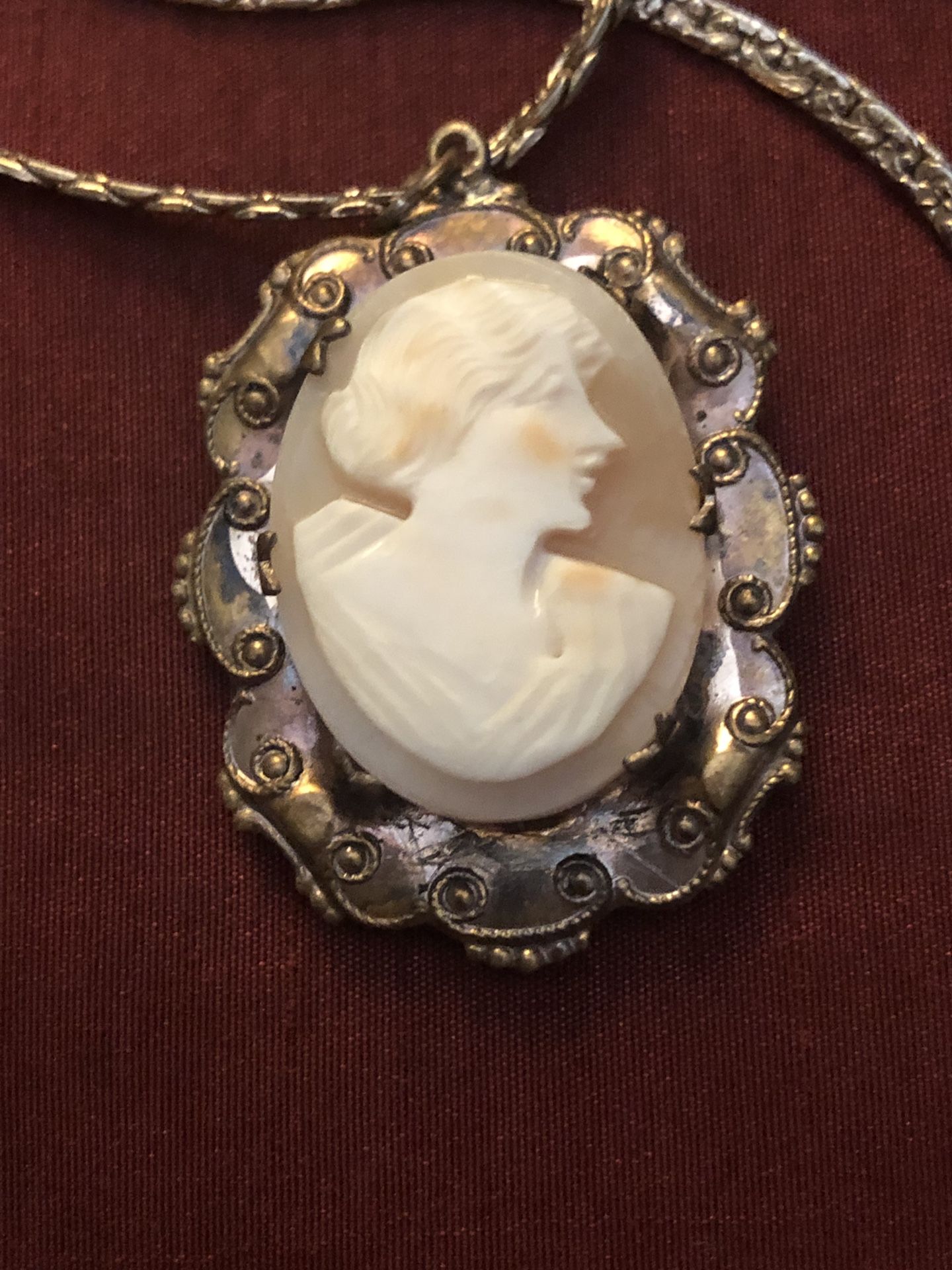 Vintage cameo locket with goldtone necklace - will ship