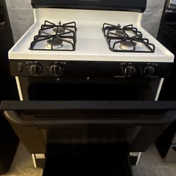 Kenmore Beautiful Black Whit White Details Gas Stove
