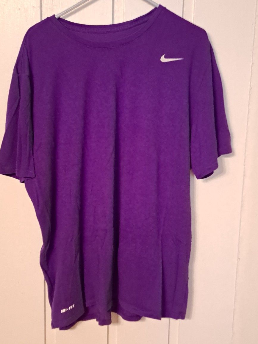 Men's T-Shirt Size XXL Purple Nike