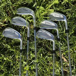 Titleist 718 CB Irons 5–PW w/ True Temper AMT Tour White S400