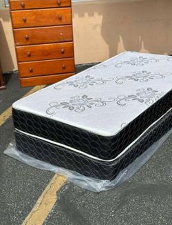 Brand new Twin size mattress and box spring with free home delivery 🚚