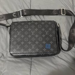 Louis Vuitton District PM Messanger Bag