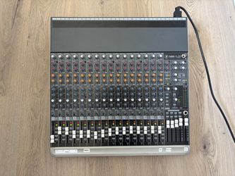Mackie 1604-VLZ3 16-Channel Mic / Line Mixer