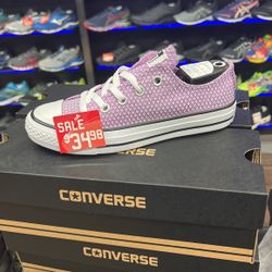 Womens Converse Sizes 5,5.5,6,6.5 Available 