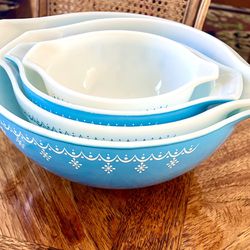 Vintage PYREX Snowflake Garland Blue White Nesting Mixing Bowls Set