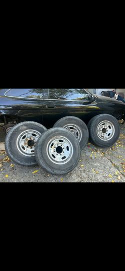 8 lug rims n tires off Ford f350