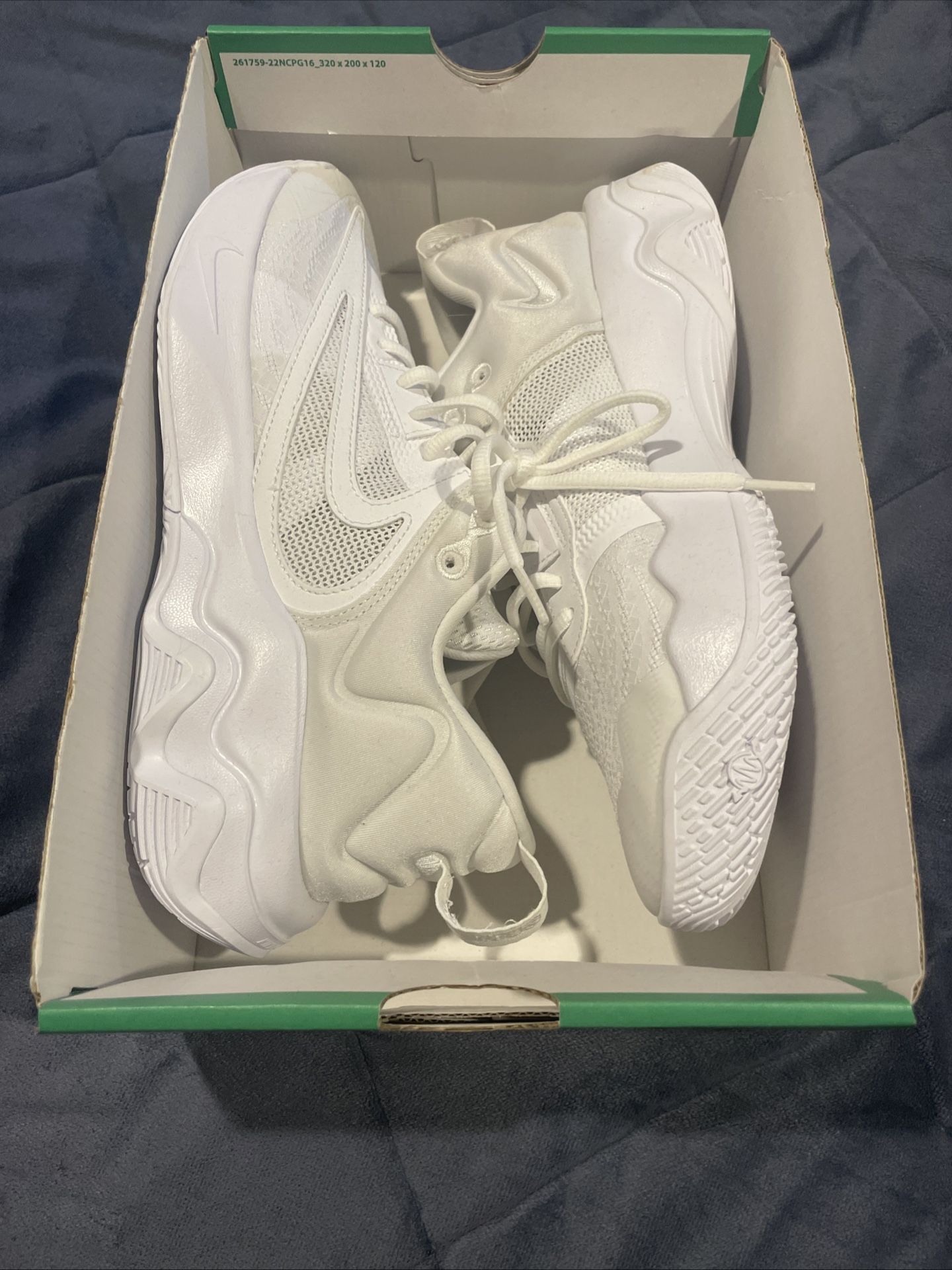 Giannis Immortality’s 3s Nikes White Size 8.5