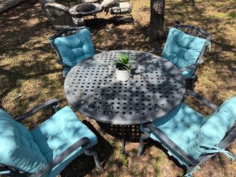 Nice dining patio set