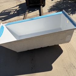 Left hand bath tub