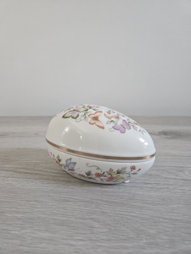 Vintage 1970's Avon Porcelain Egg Trinket Box