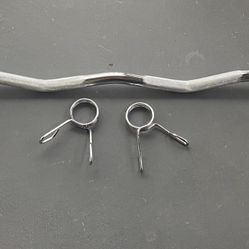 Brand New Ez Curl Bar With Clamps 