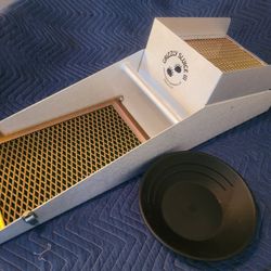 Sluice box for hobby gold mining and prospecting 