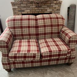 Love Seat & Sofá