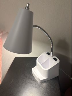 Charging desk lamp