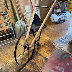 Manual Garden Cultivator. 