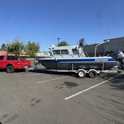 2005 Kingfisher 2425 Aluminum Boat