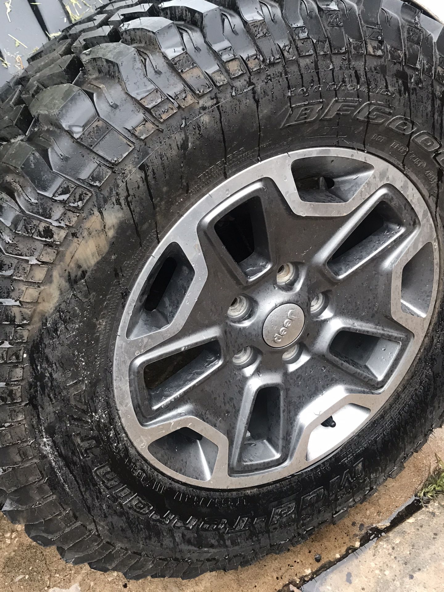 Jeep jk rubicon spare wheel and tire