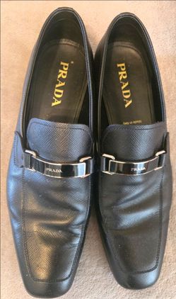 PRADA Black Saffiano Leather  Loafers US 9
Men’s Prada Saffiano Black Loafers
Prada
Size: 9
Mint Condition