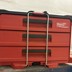 Milwaukee Pack Out 3 draw 