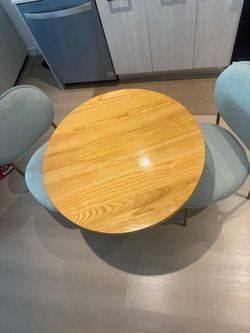 Dinning Table With Chairs