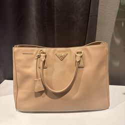 Prada Bag Yellow for Sale in Los Angeles, CA - OfferUp