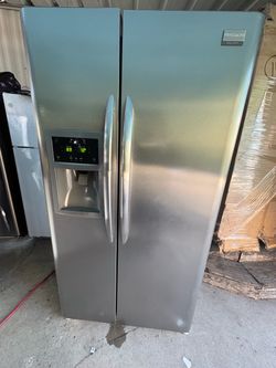 Frigidaire Gallery Side-by-Side Stainless Steel Refrigerator