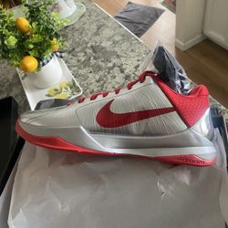 Sz 10 Kobe X Caitlin Clark DS 