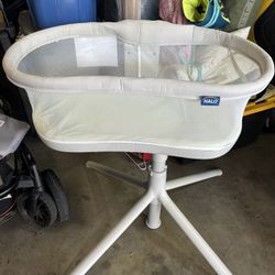 Bassinet For Newborn Baby $60