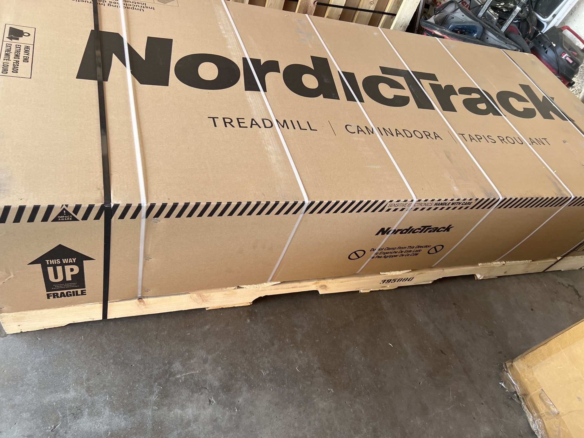New Nordictrack Commercial 2450  read desc Treadmill In Box