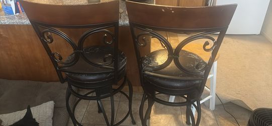 Set of swivel bar stools