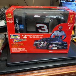 Revell Pro Finish  3 Dale Earnhardt 2000 Monte Carlo Brand New Unopened Complete 
