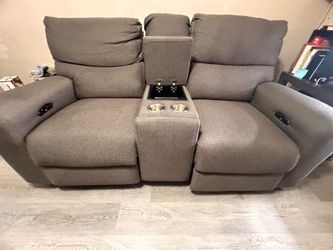Electric Two seat Reclinable Sofa USB Console and Cup holders.