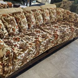 Couch Excellent Condition, Support