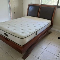 QUEEN size bed