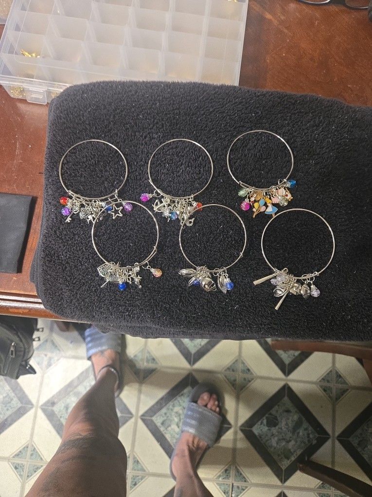 Glass/charm Bracelets