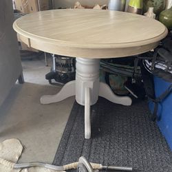 Beautiful Dining Room Table & 2 Chairs