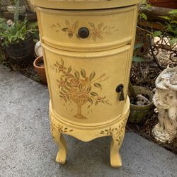 Vintage Wood Round Table