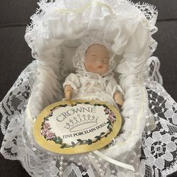 Vintage Porcelaine Baby Doll In Crib 1998 Artmark (Crown Fine Porcelain Dolls)