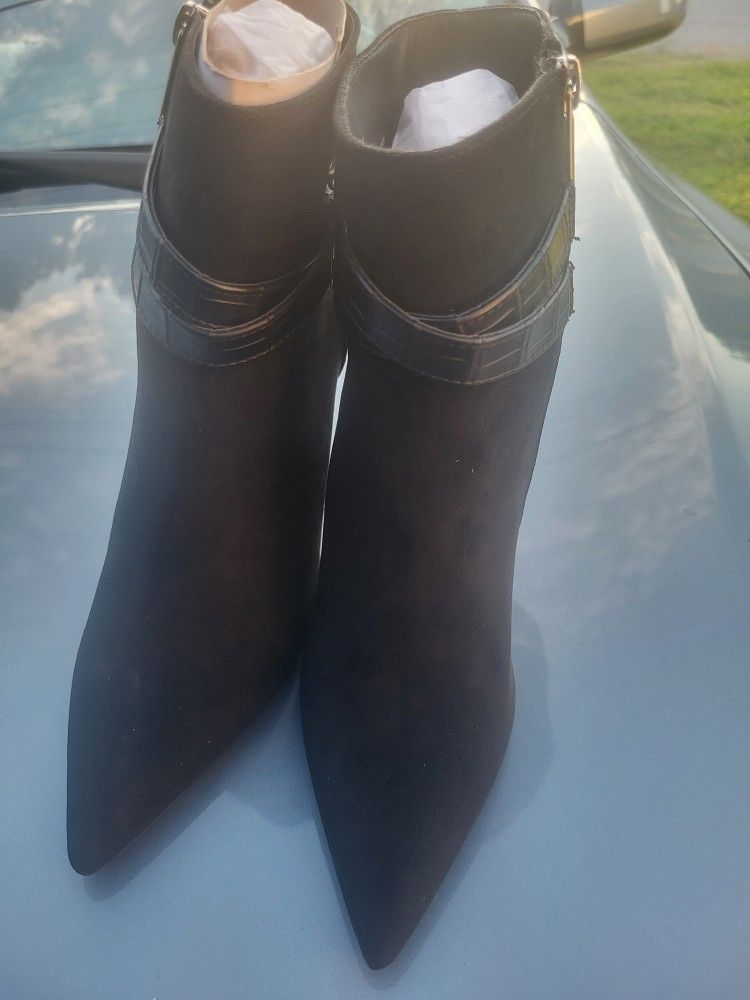 Just Fab Chloelle booties size 9 1/2