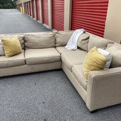 Beige Sectional Couch / Sofa Delivery Available 🚚‼️🚚‼️