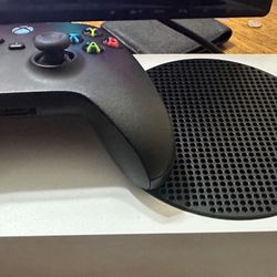 Xbox Series S + Controller 