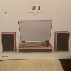 Brio Turntable With Bluetooth Speakers