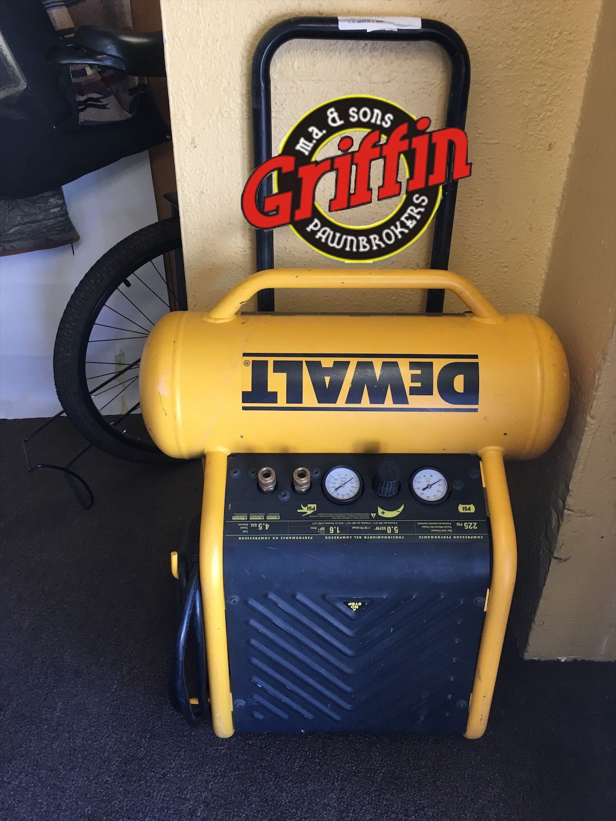 DEWALT 4.5 Gallon Portable Air Compressor 
