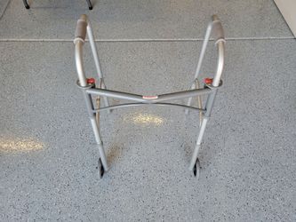Adjustable adult walker