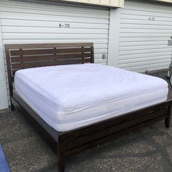 King 👑 Size Bed For Sale In Good Conditions 