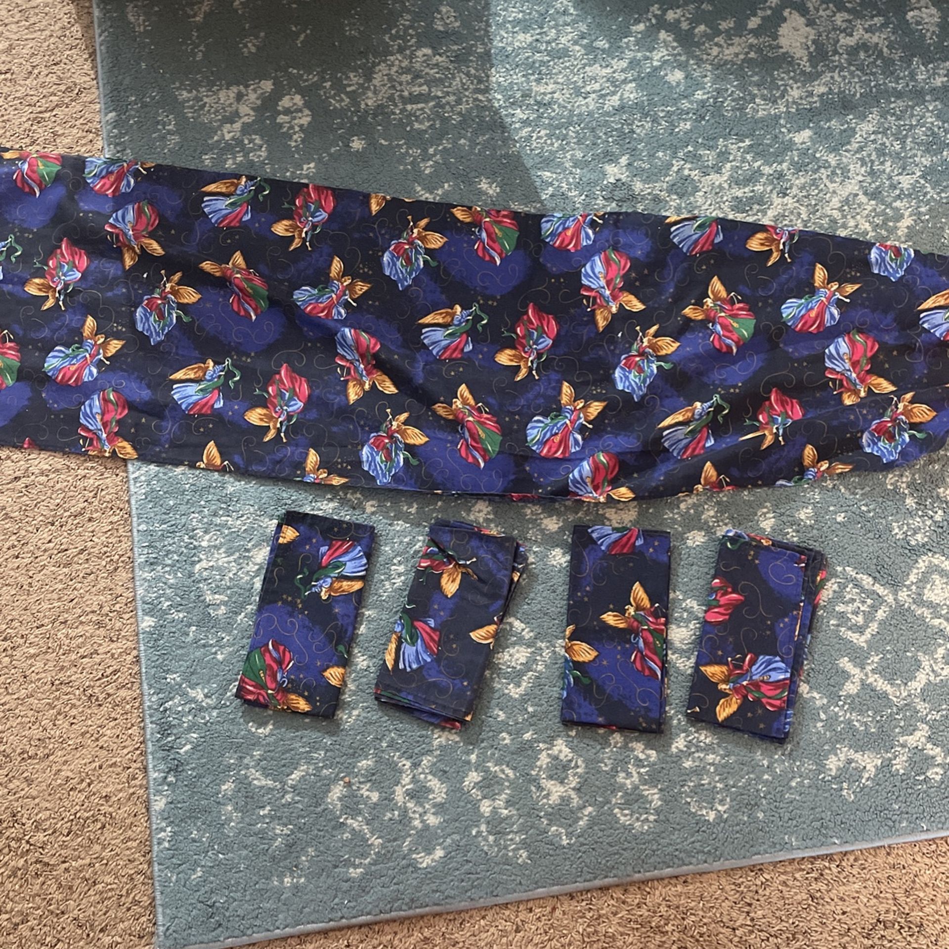 Christmas Angel Table Runner/Napkins