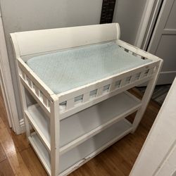 Free Changing Table