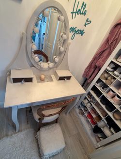 Light Up Vanity with Chair & Stool