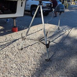 Fifth Wheel Tripod